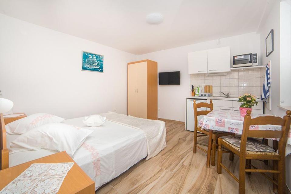 Apartmani Stipan Brela Kültér fotó