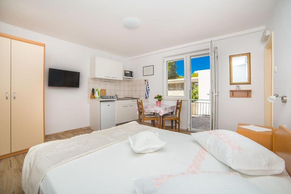 Apartmani Stipan Brela Kültér fotó