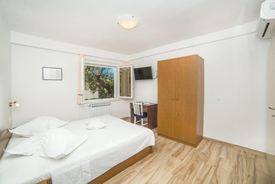 Apartmani Stipan Brela Kültér fotó